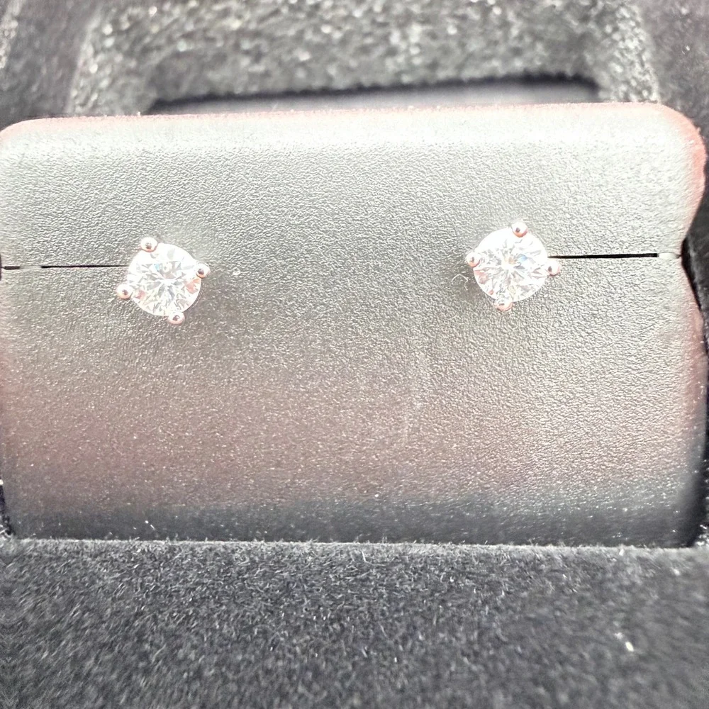 925 Sterling Silver Moissanite Stud Earrings Round Cut Solitaire New Boxed‎